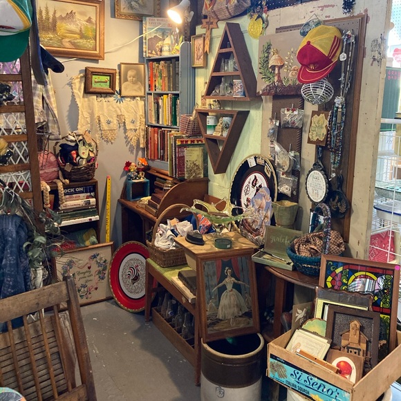 𝙷𝚘𝚠𝚍𝚢 𝚏𝚛𝚒𝚎𝚗𝚍𝚜♒️👁🌿🔮👻🎶🙏🏽🌲⚔️👽🌌 - Picture 11 of 16